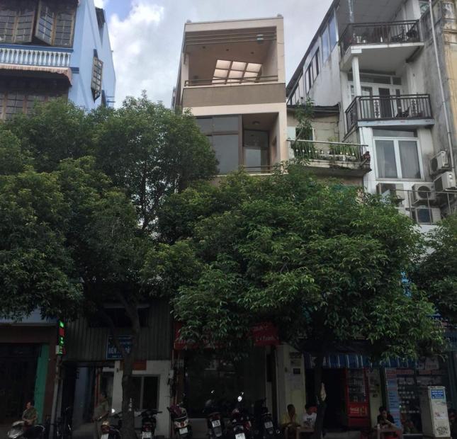 Cho thuê nhà Mặt tiền đường Lê Lai, Quận 1 rất đẹp. 1 trệt 3 lầu. DT 4x15m. Giá rẻ 3000$/tháng