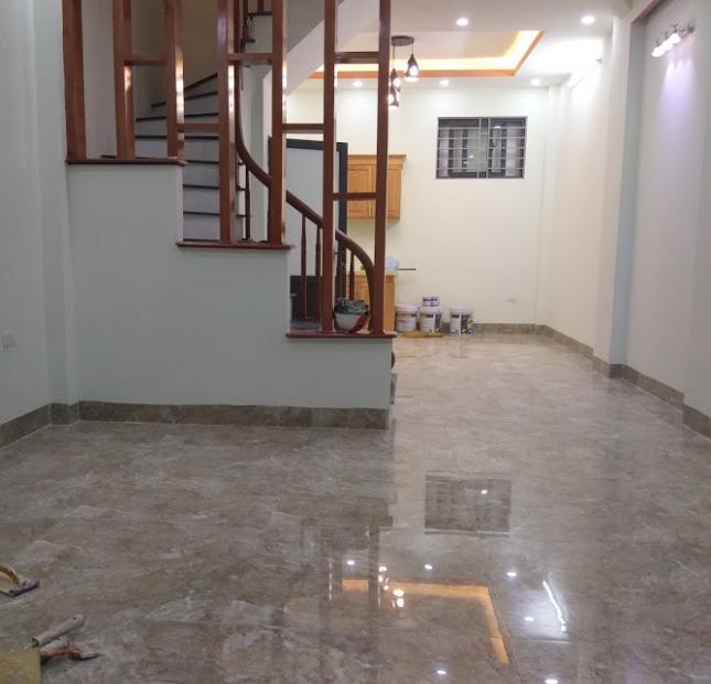 Chính chủ bán nhà Phùng Khoang, DT 35m2, ngõ thông, hướng ĐN, giá 2.5 tỷ, LH 0901766383