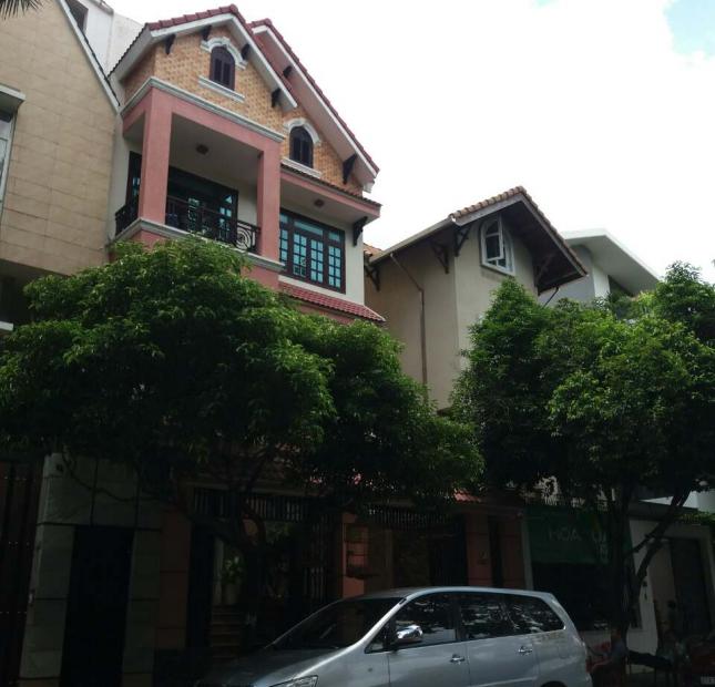 Bán nhà MT đường Nguyễn Du, Q1, 5.8x20m, trệt, 2 lầu, giá 35 tỷ