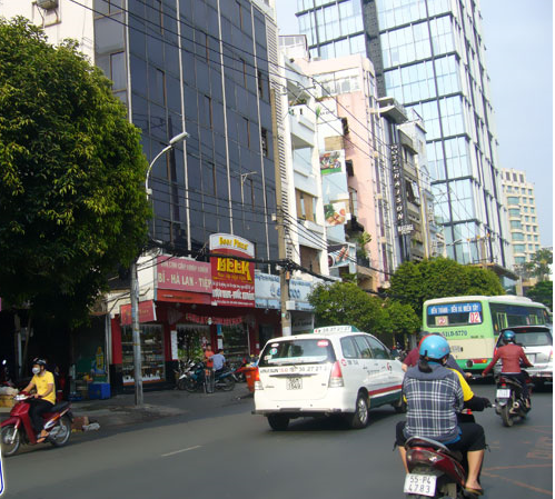 Cần bán gấp nhà HXH Nguyễn Trãi, P. Nguyễn Cư Trinh, Quận 1, DT 6x20m. Giá 26 tỷ