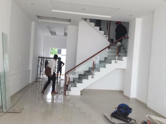 Bán gấp nhà 2 lầu mới xây An Phú, Thuận An sổ hồng riêng ở Visip I.