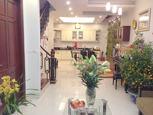 Cần cho thuê nhà 80m2 x 5 tầng tại An Dương Vương, phường Phú Thượng, Quận Tây Hồ, Hà Nội