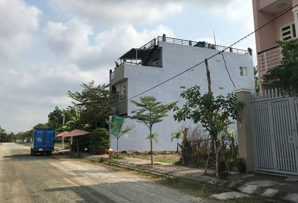 Cần bán lô đất mặt tiền đường Lê Văn Việt, Q9, sổ hồng, thổ cư, xây dựng tự do