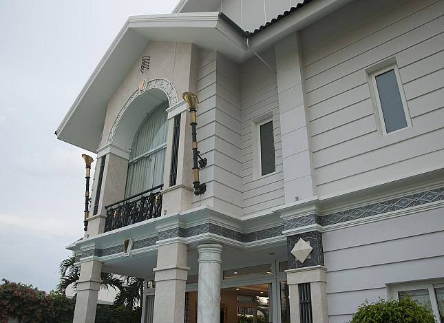 Villa đường mặt tiền đường Nguyễn Văn Hưởng cần bán gấp