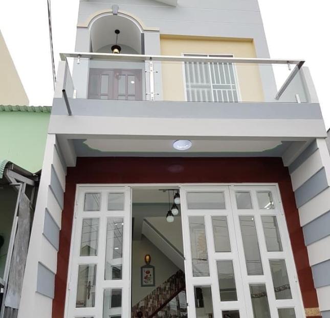 Nhà mới xây 1 trệt, 1 lầu, mặt tiền đường Hoàng Quốc Việt