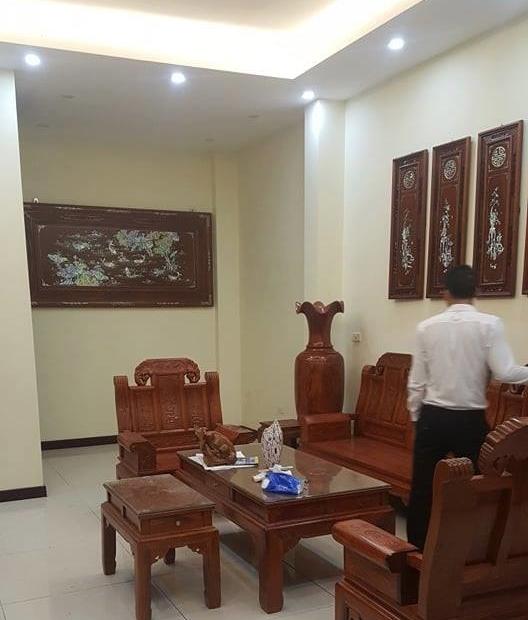 Cho thuê nhà MP Láng Hạ, 80m2, 3 tầng, kinh doanh tốt