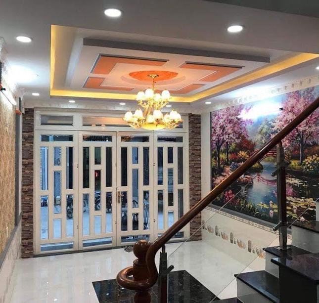 Cho thuê nhà mới 3 lầu KDC Hoàng Quốc Việt, 5 PN nhà trống