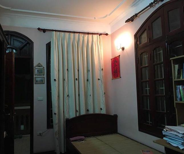 Cho thuê nhà riêng mặt ngõ ô tô phố Trần Duy Hưng. DT 50m2 x 5 tầng, mặt tiền 6m, giá 20 tr/th