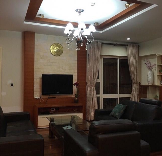 Cho thuê căn hộ chung cư 57 Láng Hạ, 2 phòng ngủ, đủ đồ nhà đẹp vào ngay 15 tr/th 