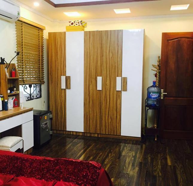 Bán nhà ngõ 34 Hoàng Cầu, diện tích 43m2, 4.5 tầng, MT 4.2m, 3.9 tỷ, ngõ thoáng, nhà đẹp