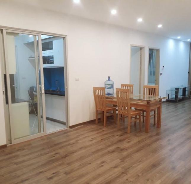 Cho thuê chung cư FLC Lê Đức Thọ 157 m2, chia 3 phòng ngủ, sàn gỗ đẹp