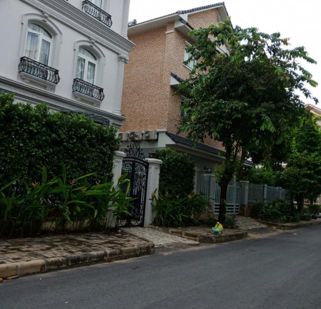 Gia đình định cư cho thuê nhanh nhà mặt tiền địa chỉ 11 Trần Não, quận 2, hợp đồng dài hạn