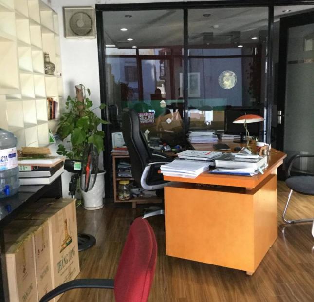 Chính chủ cho thuê văn phòng mặt phố Hoàng Quốc Việt, DT 160m2