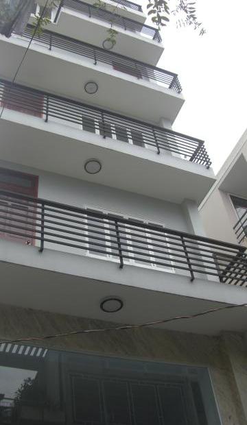 Bán gấp nhà mặt tiền đường Trần Minh Quyền Quận 10 DT: 4,2x16m , 4 lầu 1 sân thượng 