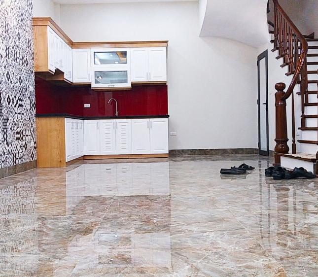 Bán nhà phân lô, ô tô vào nhà, ngõ 119 Giáp Bát, DT 50m2, 5 tầng, giá 5.3 tỷ