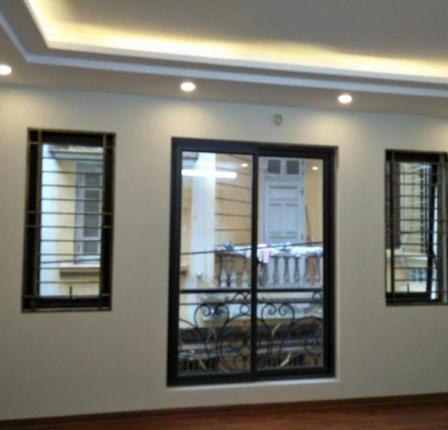 Bán nhà phân lô, ô tô vào nhà, ngõ 119 Giáp Bát, DT 50m2, 5 tầng, giá 5.3 tỷ