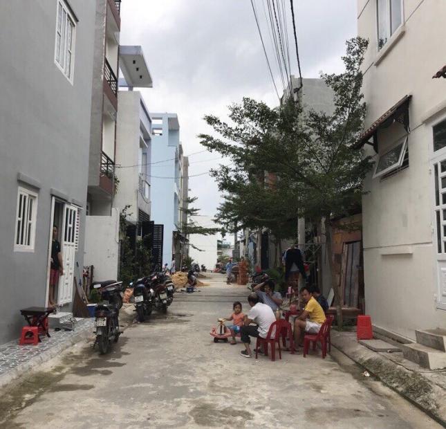 Bán miếng đất ngay đường Gò Ô Môi,sát bên chợ Phú Thuận, chính chủ.