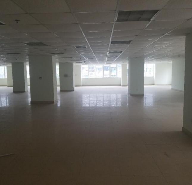 Cho thuê nhà làm văn phòng, DT 150 m2 tại Nguyễn Khuyến, để xe tầng 1. LH 01647021758