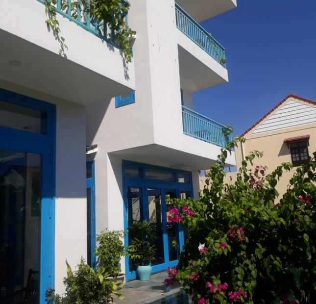 Bán Villa đẹp, mới xây, 10 phòng, giá tốt khu biển Cửa Đại. 