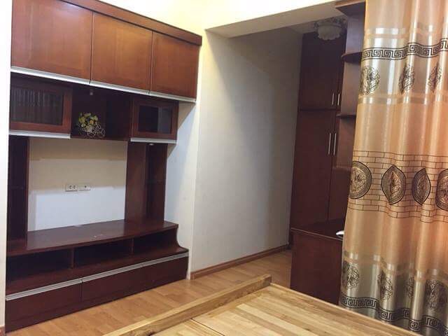 Chính chủ bán căn hộ 17- 04 chung cư B4 Kim Liên, 75 m2, 2 phòng ngủ, giá rẻ