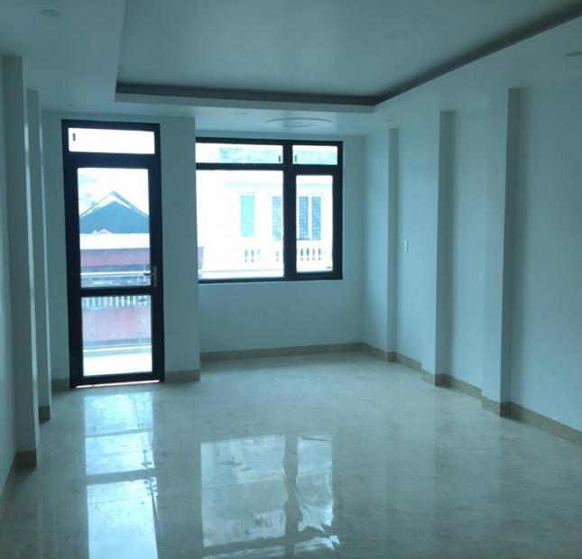 Bán gấp nhà 5.5 tầng mặt phố Nguyễn Khuyến, Đống Đa, DT 109m2, mặt tiền 4m, LH: 0911141386.