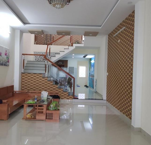 Cần bán nhà đẹp 2 tầng lệch mặt tiền đường Dương Quảng Hàm, TP Đà Nẵng