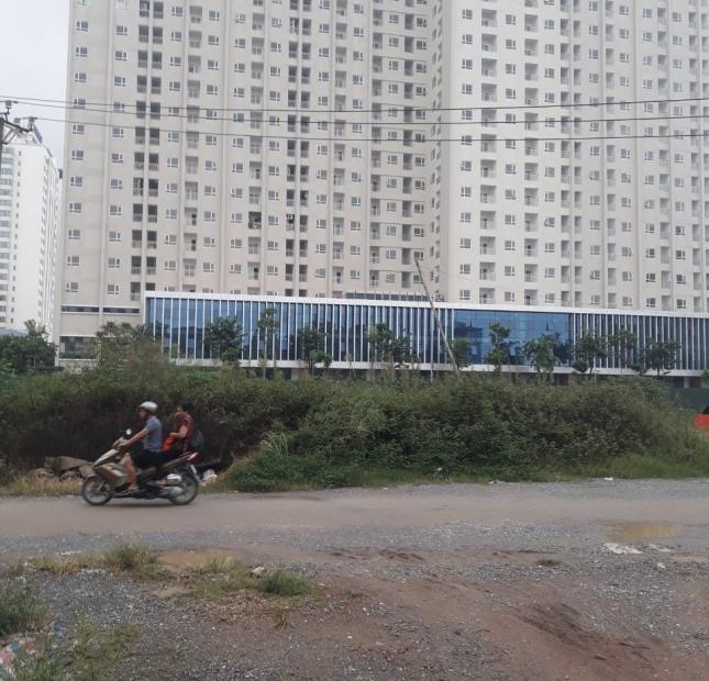 Bán nhà 2 tầng 60 m2 Hướng TB số 11 Mặt đường Nguyễn Văn Huyên mới. Giá 280 Triệu/m2; SĐT: 0985.411.988