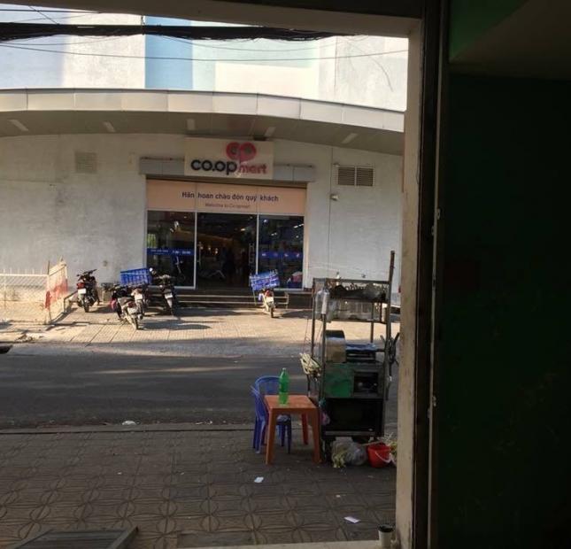 Bán nhà 2 lầu mâm đúc kiên cố mặt tiền đường Ngô Văn Sở đối diện siêu thị Coopmart . Giá 10.5 tỷ . Đang cho thuê làm quán cà phê .