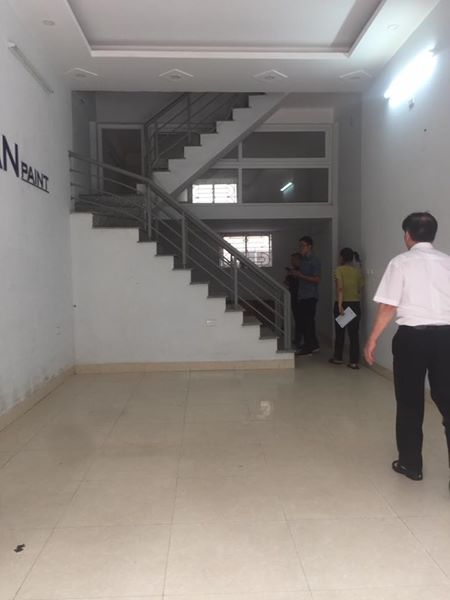 Cho thuê nhà mặt phố Nguyễn Đình Hoàn,DT40m2x5T,Giá: 18tr/tháng-LH: 0963255927