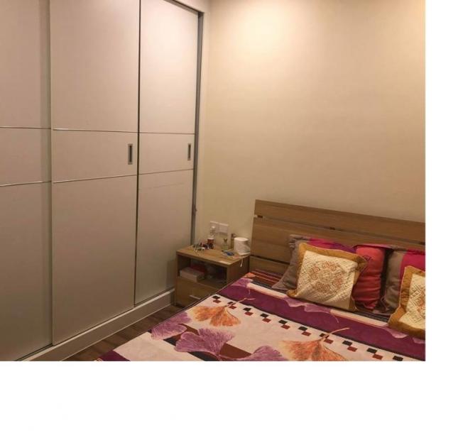 Cho thuê chung cư B10B Nam Trung Yên, 70 m2, chia 2 phòng ngủ đồ cơ bản