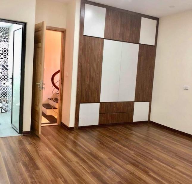 Hot nhà đẹp Phố Quan nhân 40m 4 tầng ở luôn.