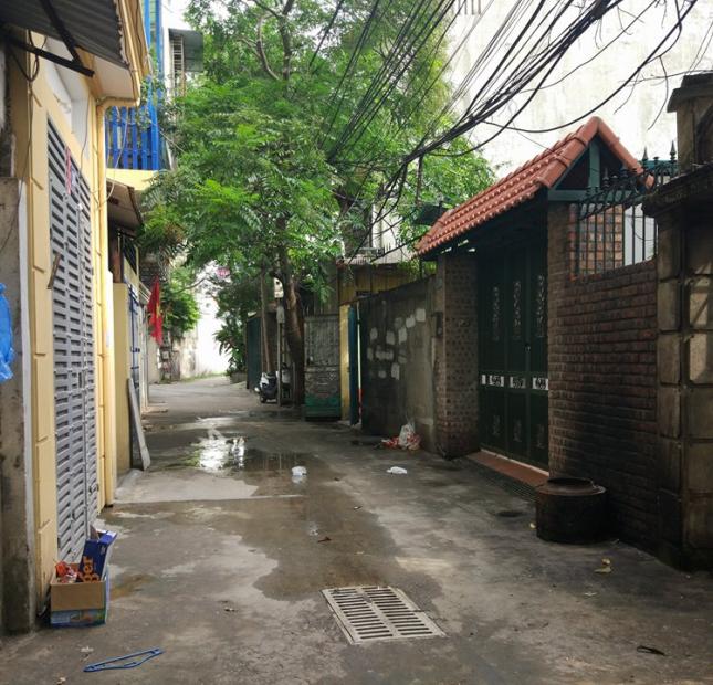 Gia đình cần bán gấp 200m2, đất vuông vắn, ngõ 243 Ngọc Thụy, gần TTTM Mipec Long Biên