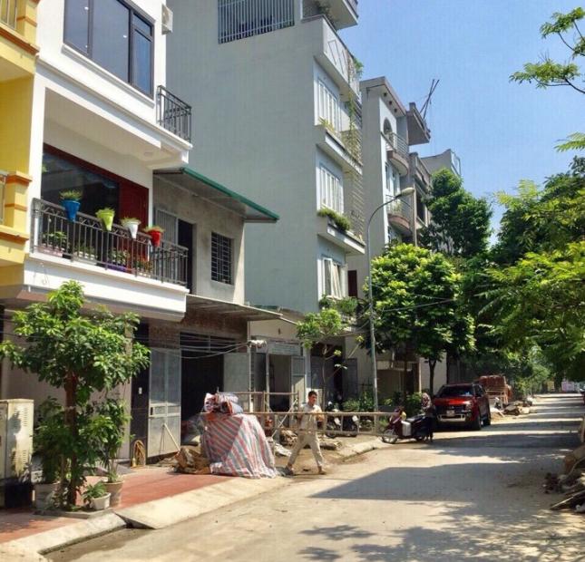 Bán nhà 35m2 * 5 tầng sát Làng Việt Kiều - Mỗ Lao, ô tô đậu cách 1 nhà. Giá 2.78 tỷ, 0943075959
