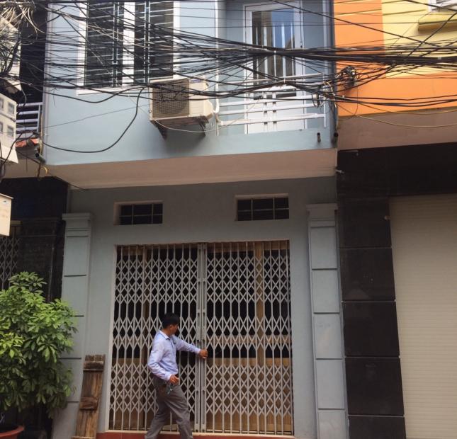 Cho thuê nhà riêng 2 tầng ngõ Văn Cao, giá chỉ 6 triệu/tháng