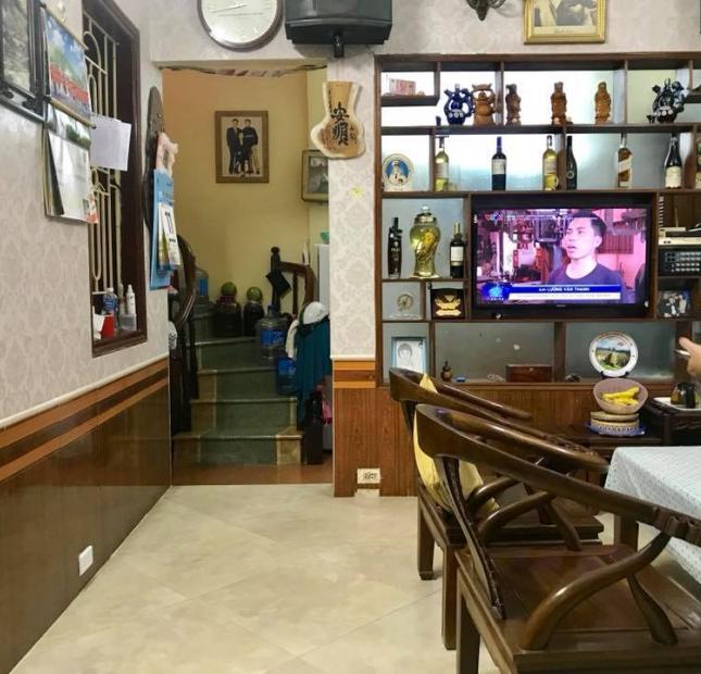 Bán gấp nhà Phố Quan nhân 38m 4 tầng ở luôn.