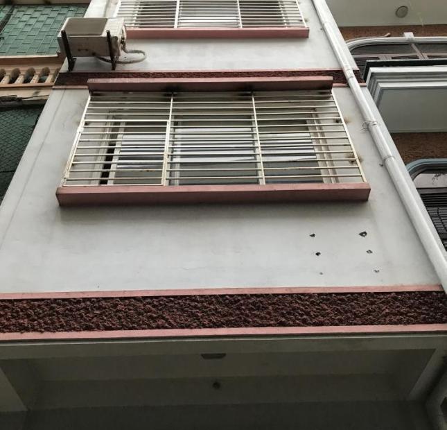 Cho thuê nhà mặt phố Bùi Xương Trạch, Thanh Xuân, diện tích 60m2 x 5 tầng, giá 20tr/th