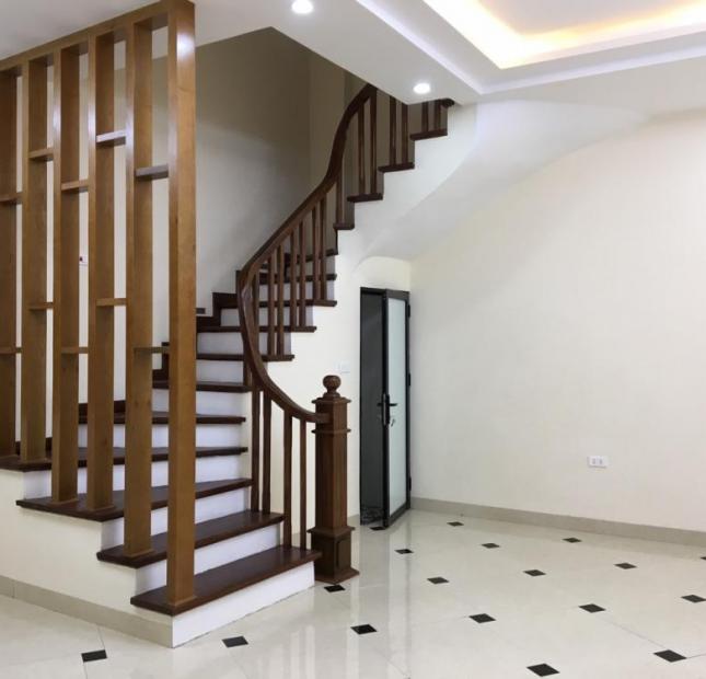 Bán nhà Trích Sài, Võng Thị, Tây Hồ 42m2 x 5T, cách Hồ Tây 60m, giá 4.5 tỷ