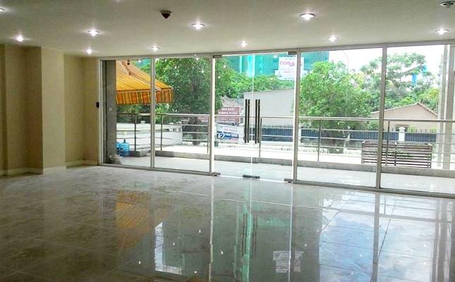 HOT!cho thuê MẶT BẰNG KINH DOANH 300m2,MẶT TIỀN 30m ốp kính,Mặt phố Nguyễn Chánh