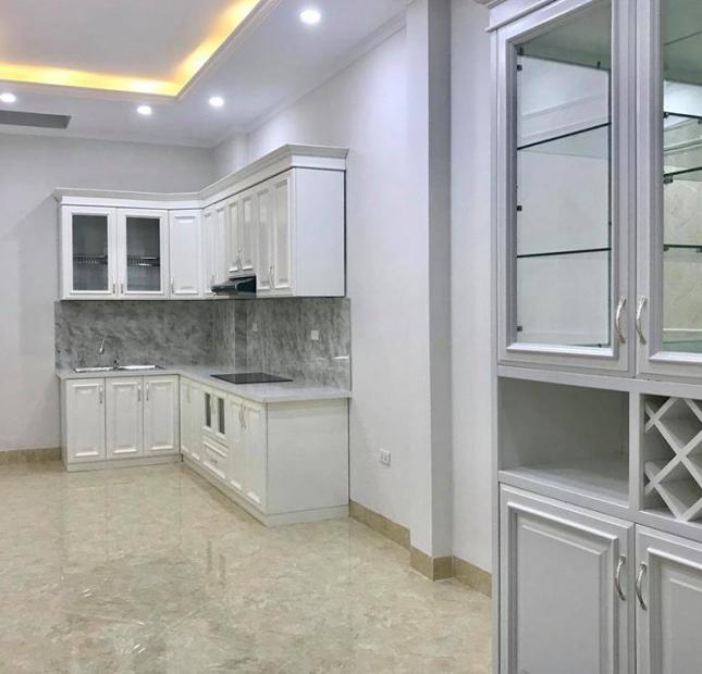 Bán nhà đẹp như trong tranh, nhà Nguyễn Văn Cừ, Long Biên. DT 60m2 quá khủng, gia lộc ầm ầm