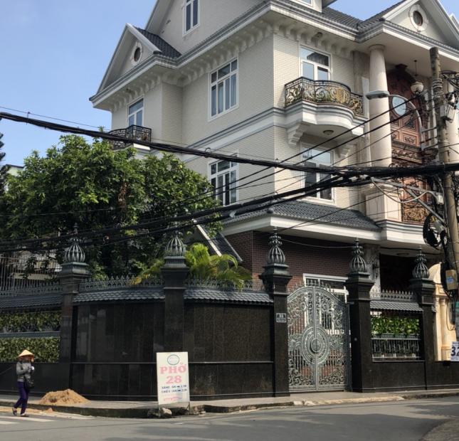 Bán nhà mặt phố đường Đồng Nai phường 15 quận 10. DT 3,6 x 15m, giá 11,5 tỷ.
