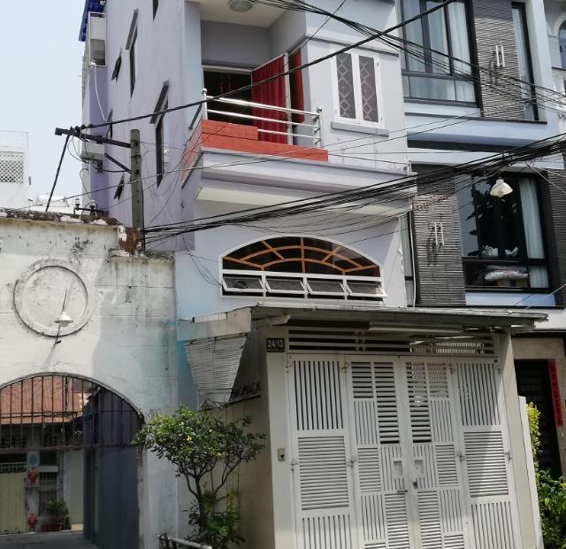 Vỡ Nợ, bán gấp căn nhà 3 lầu, MT Hồ Bá Kiện, DT: 3.7x15m, Phường 15, Quận 10, giá siêu rẻ
