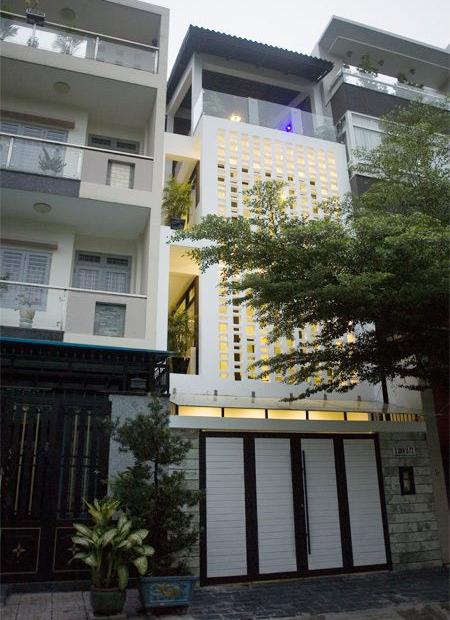 Cho thuê nhà mặt phố Vũ Ngọc Phan, Láng Hạ 70mx 4,5 tầng 25 triệu/tháng.