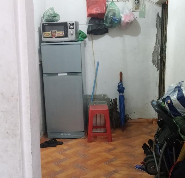 Chính chủ - Cho thuê nhà tại Tầng 3 C5 Tập thể Nghĩa Tân - Vào ở ngay từ 1/11/2018
