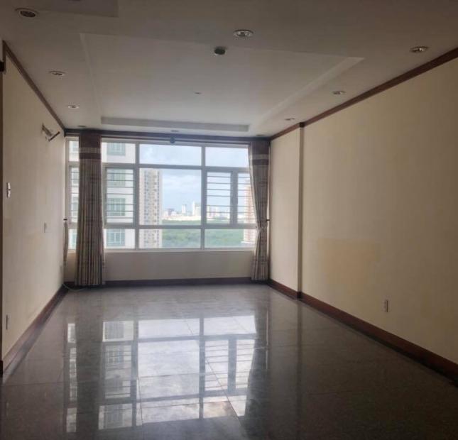 Bán gấp căn hộ Phú Hoàng Anh 129m2, có 3 phòng ngủ, bán giá 2,35 tỷ. LH 0938 011552