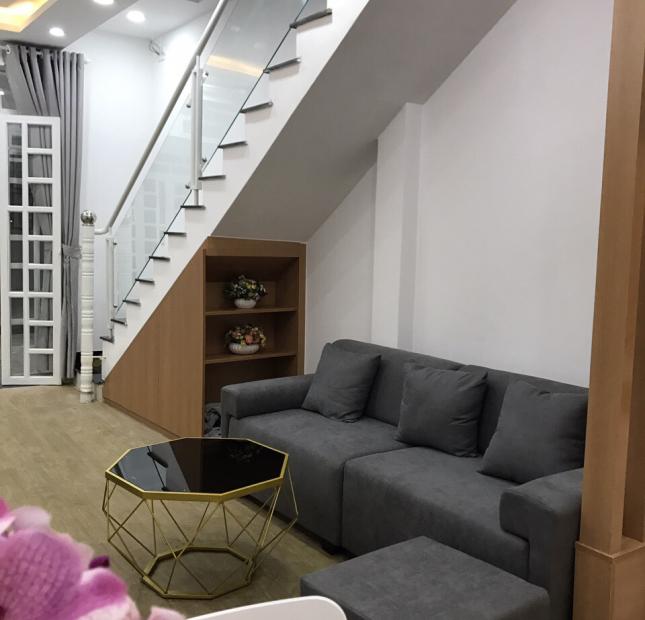 Bán nhà 1 trệt 2 lầu giá 1,65 tỷ HXH sát Gò Vấp, sổ hồng