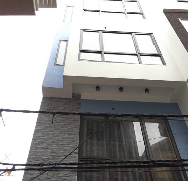 Bán nhà khu vực phố Hoàng Quốc Việt, 34m2, 5 tầng, gần mặt phố, 3,2 tỷ