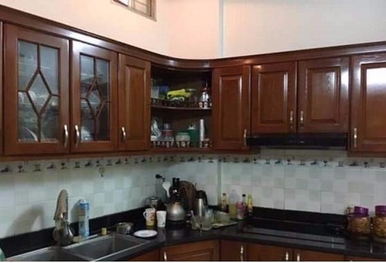 Bán nhà khu vực phố Hoàng Quốc Việt, 34m2, 5 tầng, gần mặt phố, 3,2 tỷ