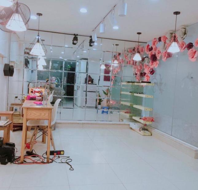 Văn phòng đẹp giá rẻ chỉ có tại 47 Nguyễn Xiển cực kỳ sang trọng 140m2, giá 25 tr/th