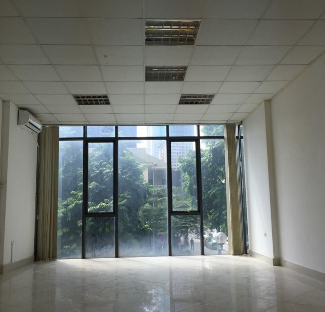 Cho thuê văn phòng 30m2, 80m2, 100m2 mặt phố Nguyễn Khánh Toàn, vị trí đắc địa 0983551661