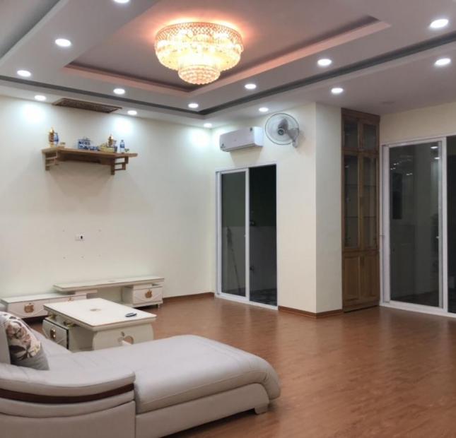 Tôi cần cho thuê căn hộ 71 Nguyễn Chí Thanh, DT 140m2, 3PN, đầy đủ nội thất. Giá: 15triệu/tháng